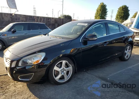 2013 Volvo S60 T5 z USA, uszkodzony, nr VIN YV1612FS7D1219009